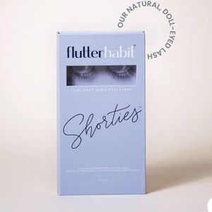 Flutterhabit Shorties Lash Extensions- 4 pairs, 1 missing